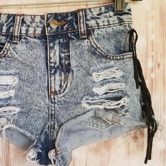 CCO Lira highrise acid washed shorts size 0 - Picture 6 of 7